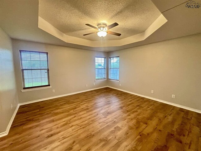 Building Photo - 5207 Northview Dr