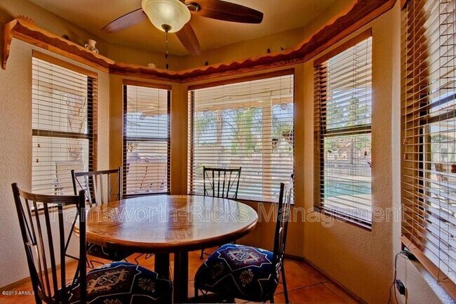 Building Photo - 420 E Stonebridge Dr