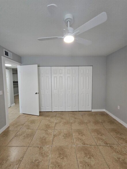 Building Photo - 1545 Lake Crystal Dr