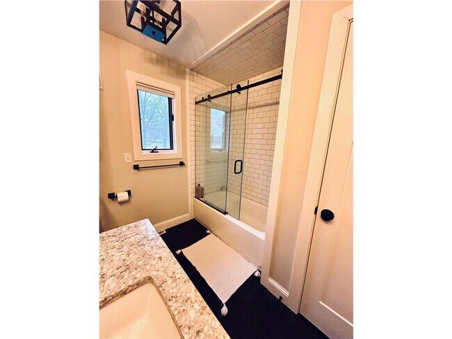 Building Photo - Remodeled 4 bedroom 2 bath 2 car Baxter Home
