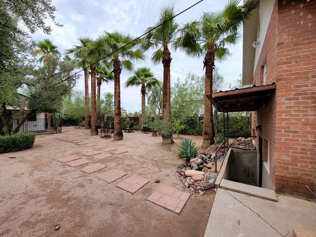 Building Photo - One Bedroom - Garfield District - Classic ...
