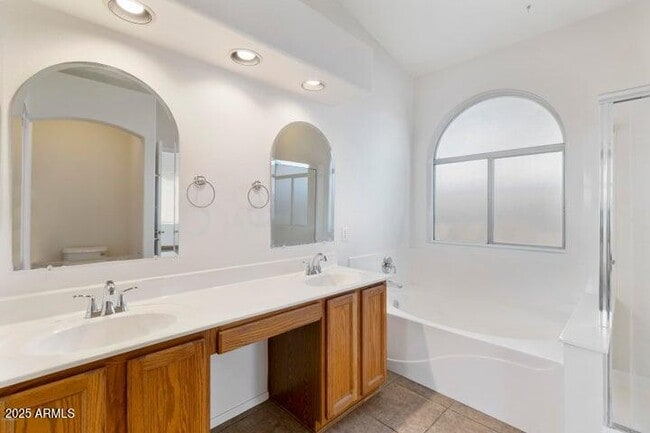 Building Photo - 4655 E Mountain Vista Dr