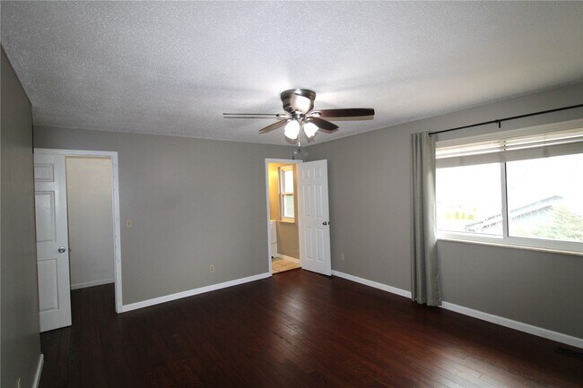 Building Photo - 736 Henry Ave