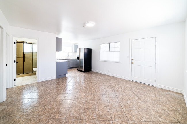 Primary Photo - 2718 Alsace Ave
