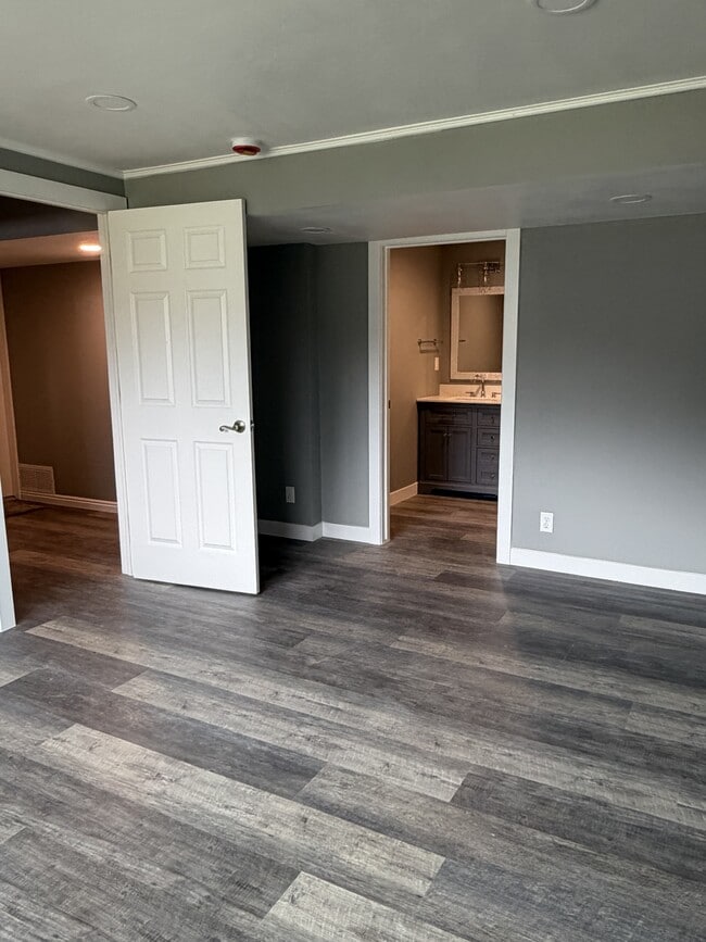 Building Photo - 3212 Hollyhock Hill