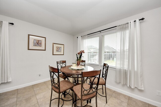 Building Photo - 8806 Chapada Highlands Dr