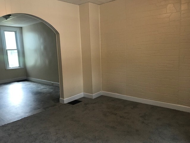 Building Photo - Classic 2 bedroom borough home MONTH TO MONTH LEASE ONLY!