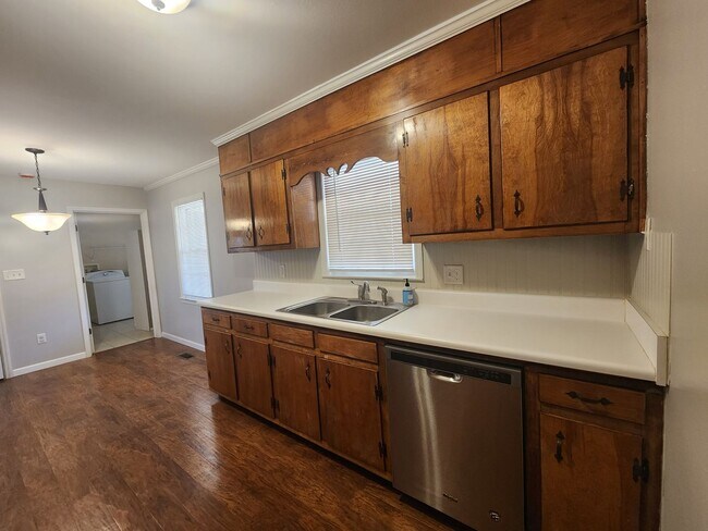 Building Photo - 3 Bedroom 2 Bath home in Newnan, GA Large Wooded Lot - Rural Setting