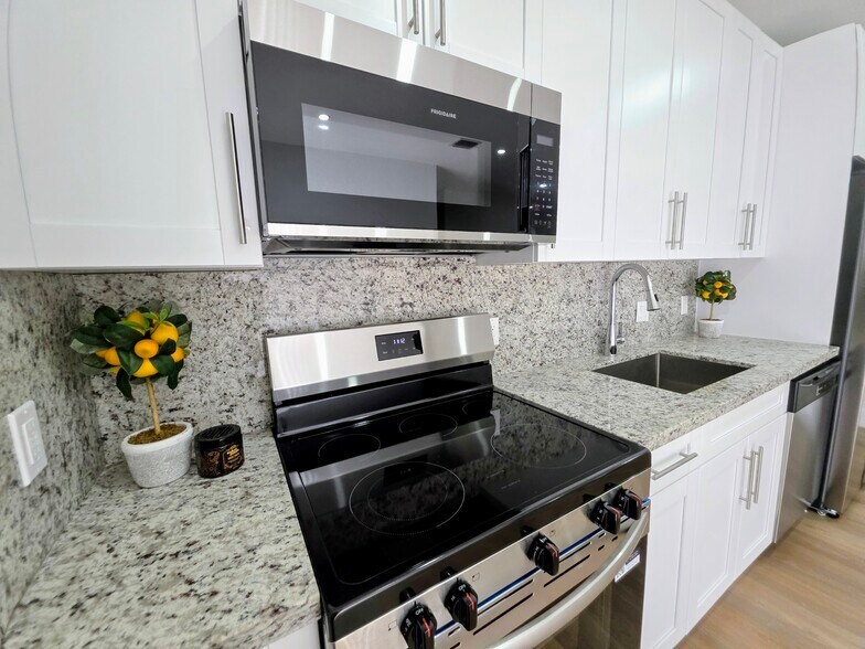 Building Photo - 1313 NW 6th Ave