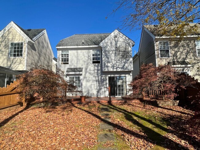 Building Photo - Lovely Lakefront Home in Virginia Beach