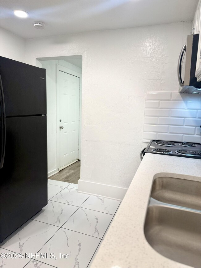 Building Photo - 9554 Ridge Blvd