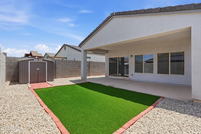 Building Photo - 1692 W Aztec Dr