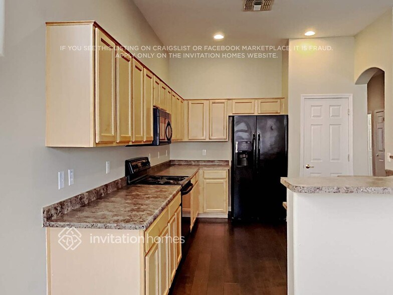 Building Photo - 7209 W Paradise Ln