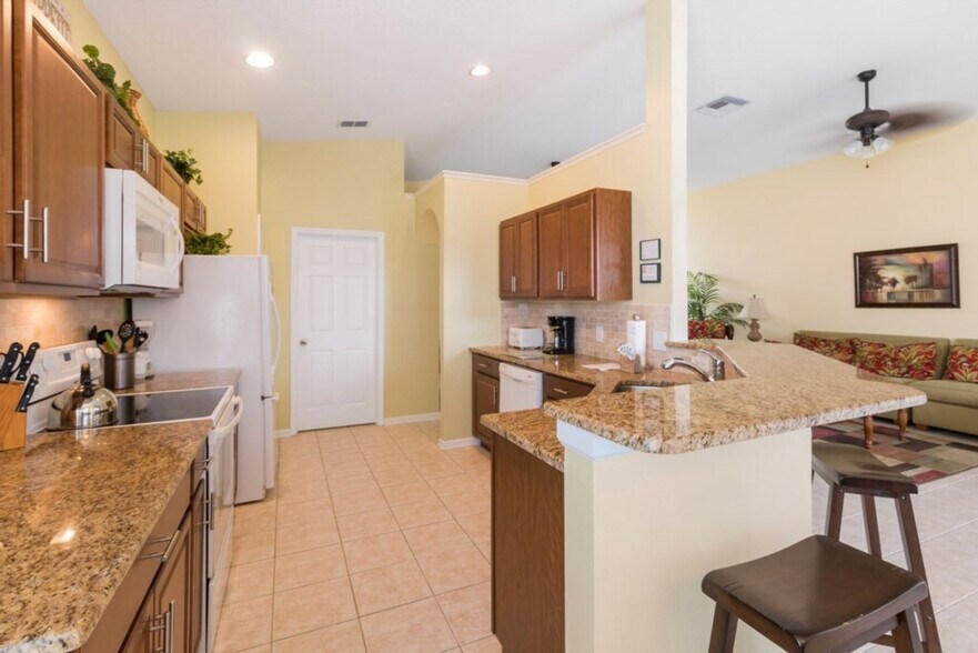 Building Photo - 8171 Fan Palm Way