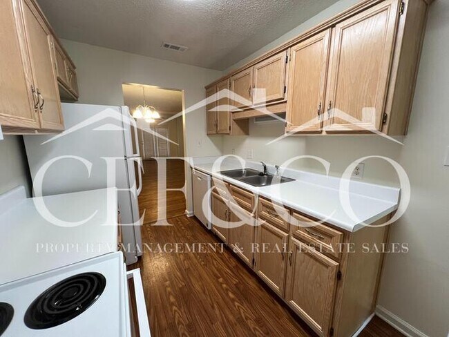 Building Photo - Lovely 2 bedroom 2 bathroom townhome now available.