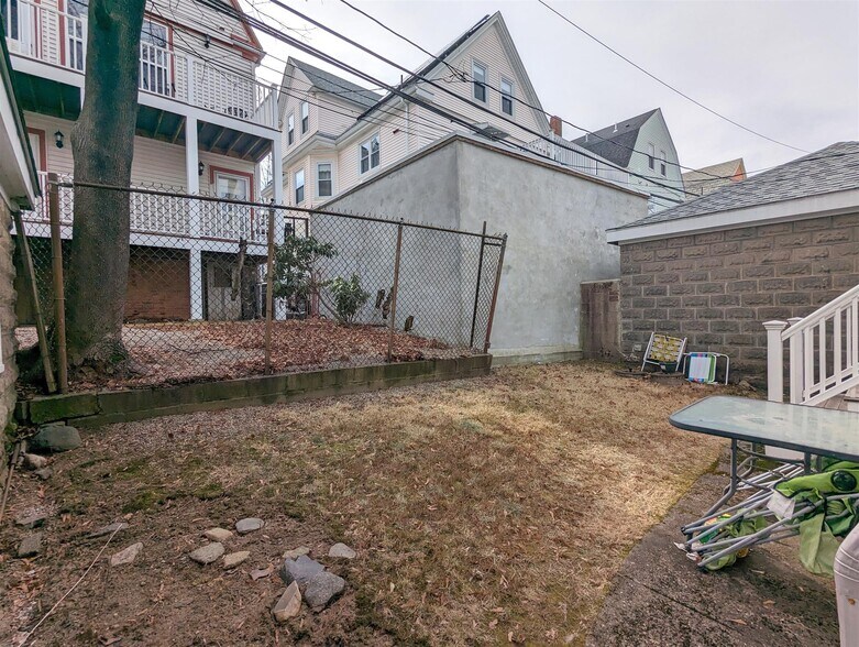 Building Photo - 92 Powder House Blvd