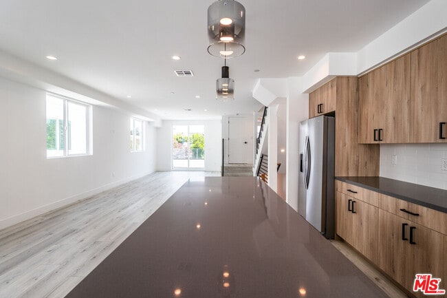 Building Photo - 4295 1/2 Tujunga Ave