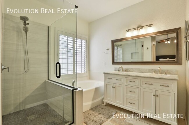 Building Photo - 1542 E Beacon Dr