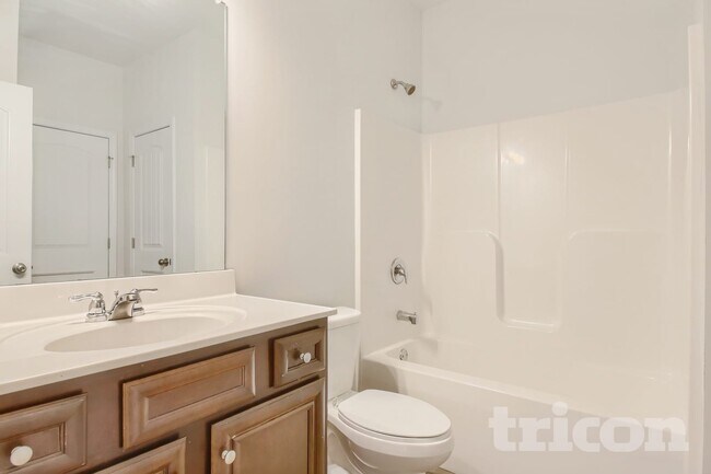 Building Photo - 136 Charolais Dr