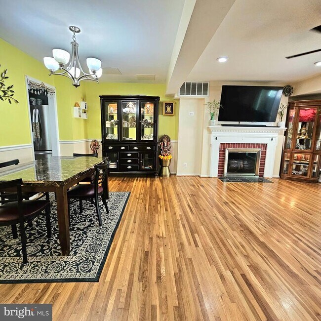 Building Photo - 7603 Tiverton Dr
