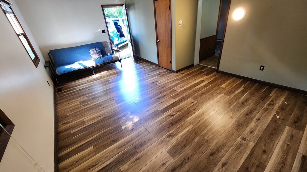 Building Photo - 11 Woolerton St