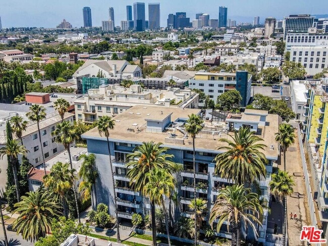 Building Photo - 121 S Palm Dr