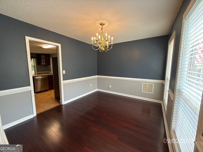 Building Photo - 1145 Chateau Terrace