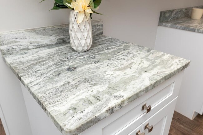 Building Photo - 1013 B St