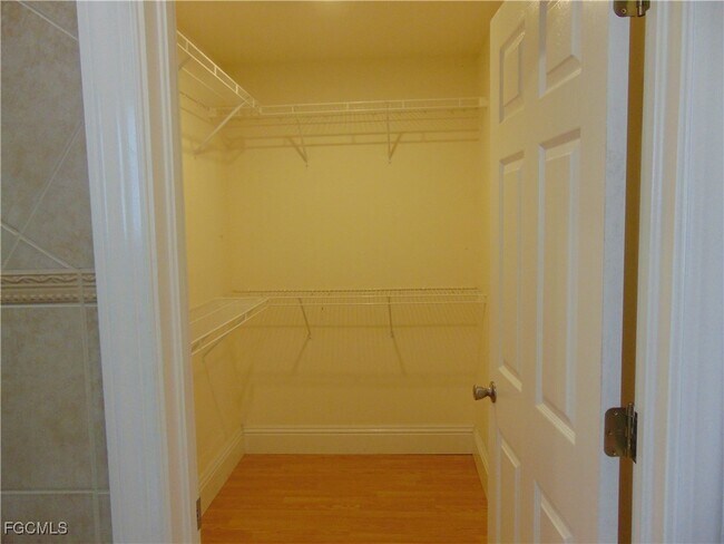 Building Photo - 713 Caloosa Estates Dr