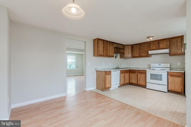 Building Photo - 1749 Carriage Way