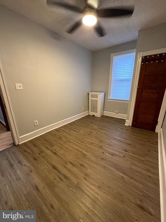 Building Photo - 2046 Conlyn St