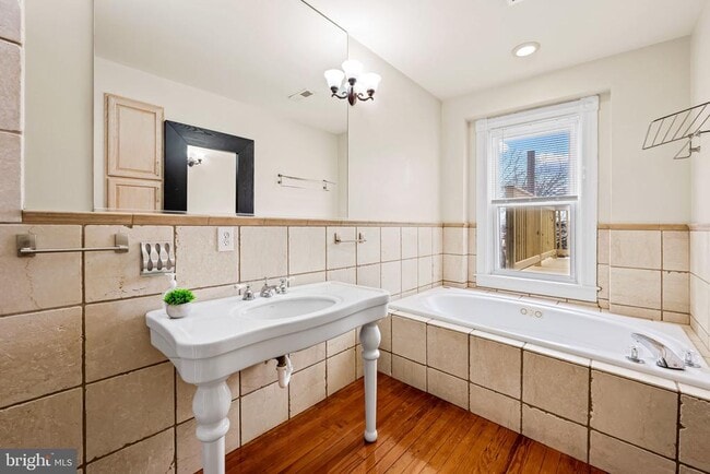 Building Photo - 1402 Light St