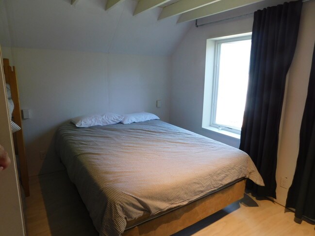 Building Photo - 42 Evergreen Ave