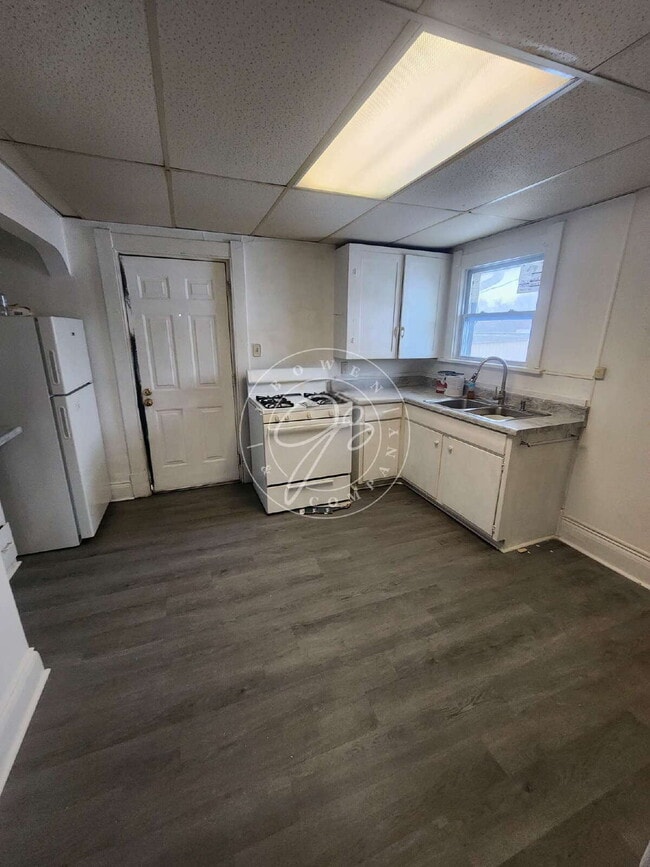 Building Photo - One of a kind 2 story 3-bedroom apartment!