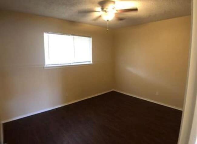 Building Photo - 1241 N LBJ Dr