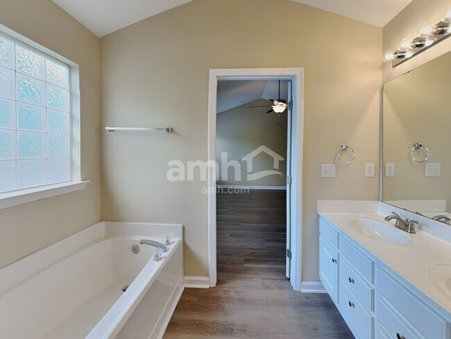 Building Photo - 8420 Astwell Ct