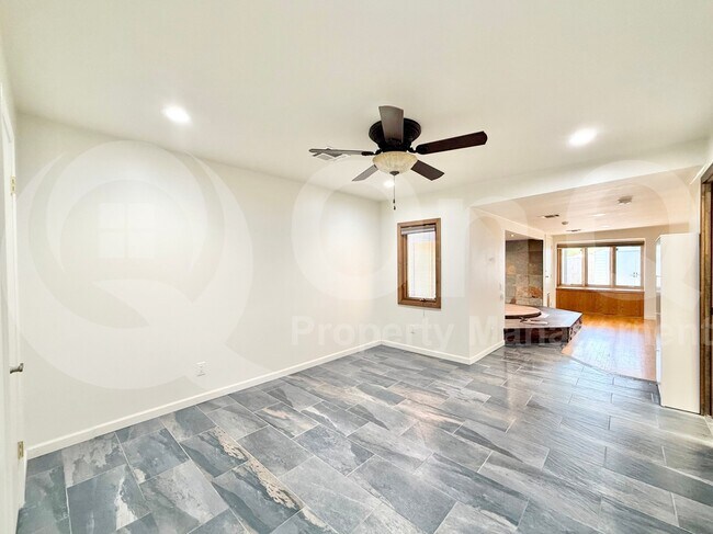 Building Photo - 4405 S Newberry Rd
