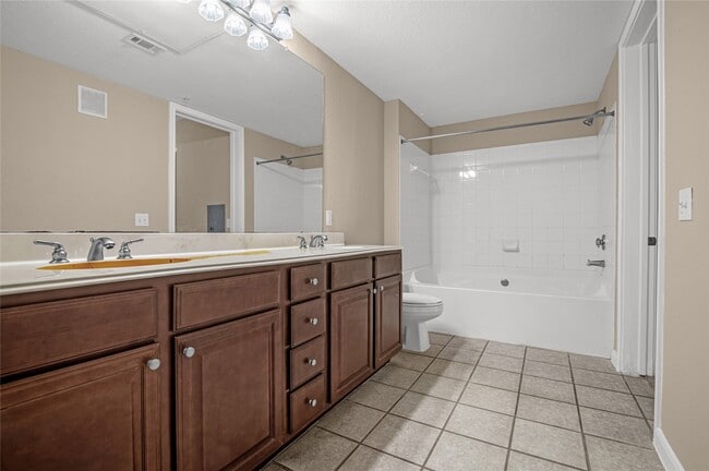 Building Photo - 7575 Kirby Dr