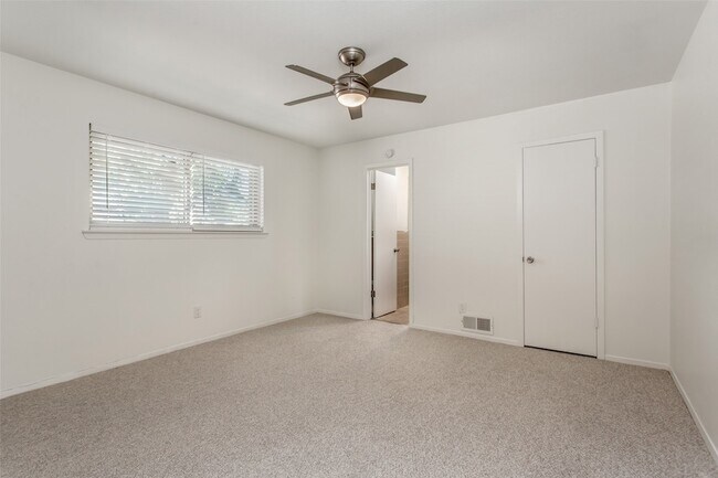 Building Photo - 7475 Brentcove Cir