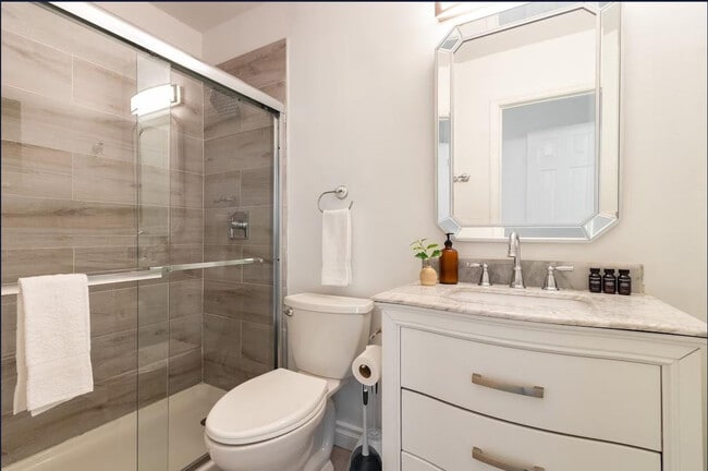 Building Photo - 3350 NE 14th Ct