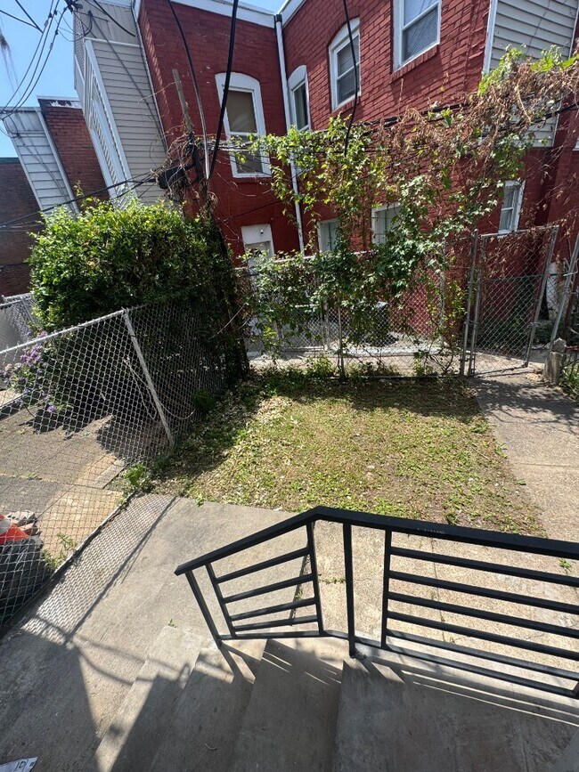 Building Photo - 6548 N Lambert St