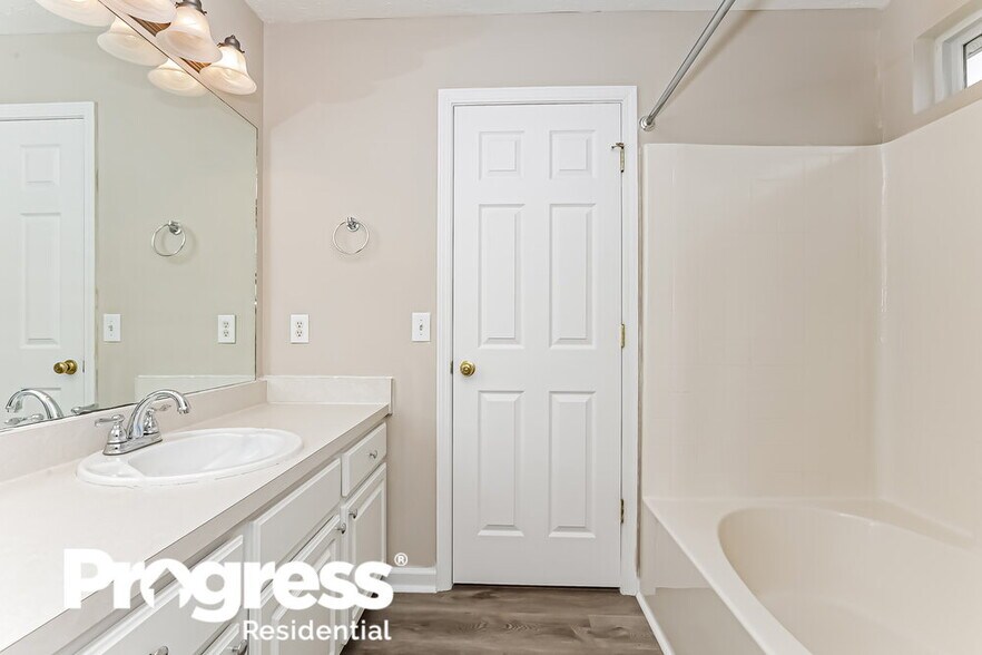 Building Photo - 1708 Stone Hollow Ct