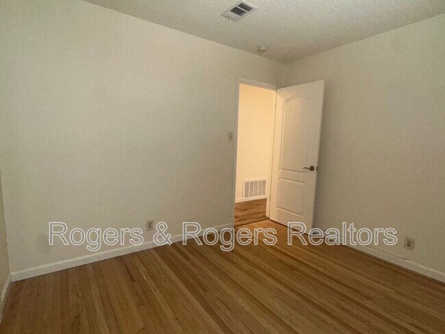 Building Photo - 2663 Westberry Dr