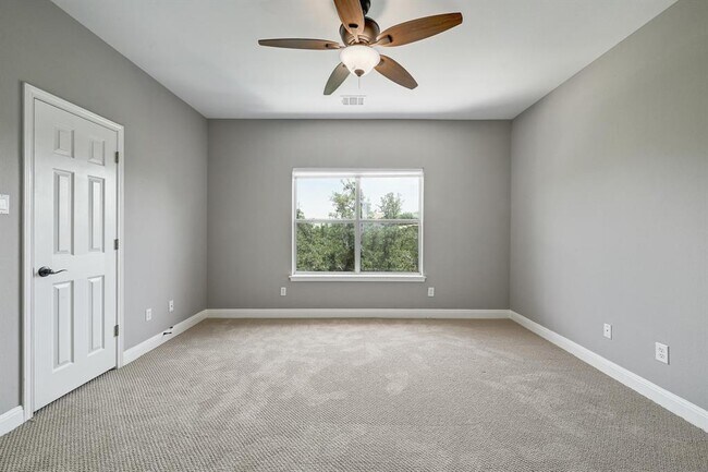 Building Photo - 12004 Mira Mesa Dr