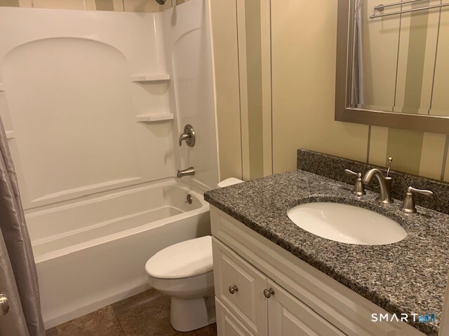 Building Photo - 16 Greenbriar Dr