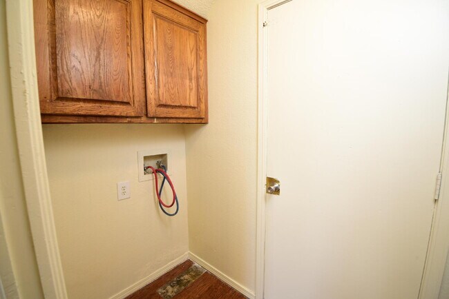 Building Photo - Spacious 3-Bedroom Home in Jenks School District with Bonus Loft & Private Patio