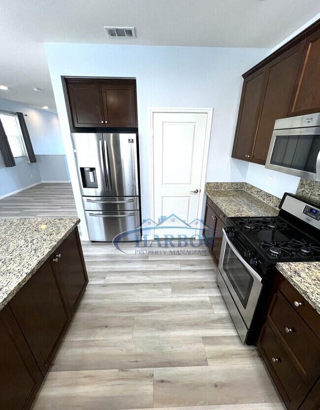 Building Photo - Elegant 3-Story, 4-Bedroom, 3-Bath Condo