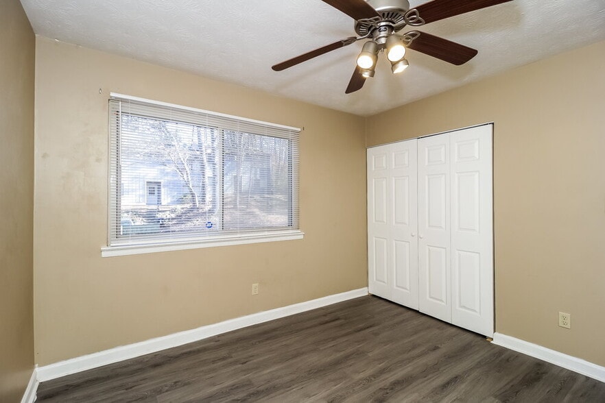 Building Photo - 972 Pine Hollow Rd