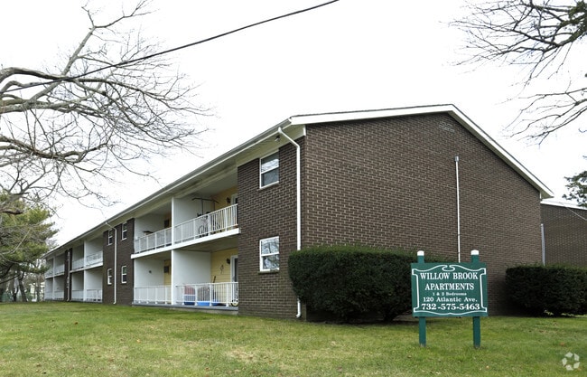 Building Photo - Willow Brook Apartments