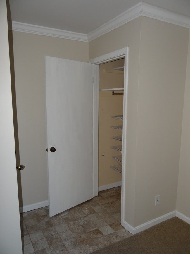 Building Photo - 300 Stonehenge Drive, Unit 103